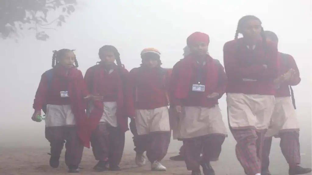 1376169 Bihar School Closed Due to Cold Wave
