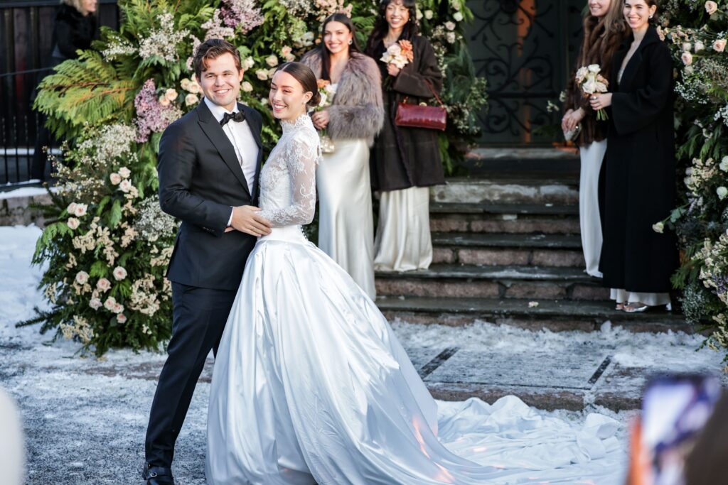 1376389 Magnus Carlsen with Ella Victoria Malone