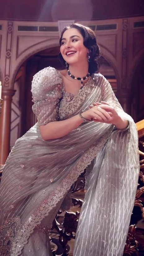1376693 Hania Amir Saree 4