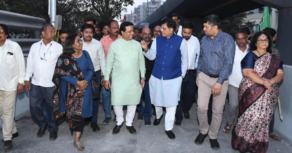 1376765 Piyush goyal main