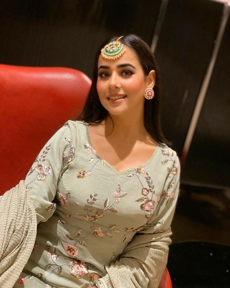 1376985 sunanda sharma re