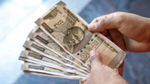 सरकार ने लोगों के खातों में डाले पैसे, चेक कर लें बैलेंस!