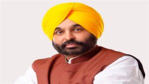 पंजाब के CM भगवंत मान पहुंचे GNDU, साहित्यकारों और गीतकारों का किया सम्मान