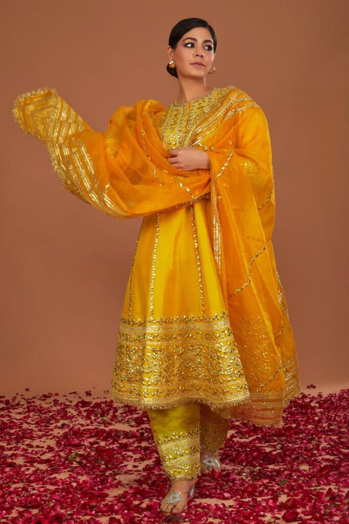 1377641 yellow salwar suit women 1