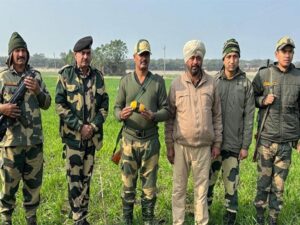 पंजाब के अमृतसर और तरनतारन से BSF ने बरामद की ड्रोन और हेरोइन की खेप