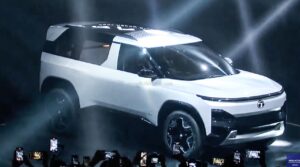 AUTO EXPO 2025 का हुआ उद्घाटन, 100 से अधिक गाड़ियों का प्रदर्शन