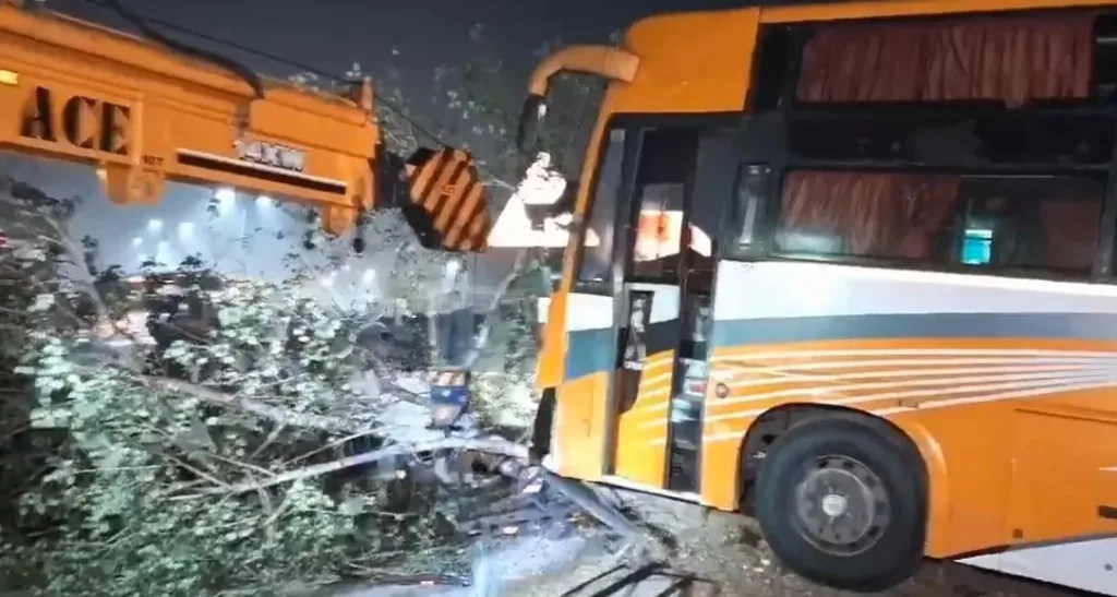 1378289 1882327 bus
