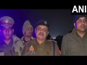 पुलिस की फायरिंग में दो कार लुटेरे घायल, एक गिरफ्तार: उत्तर प्रदेश