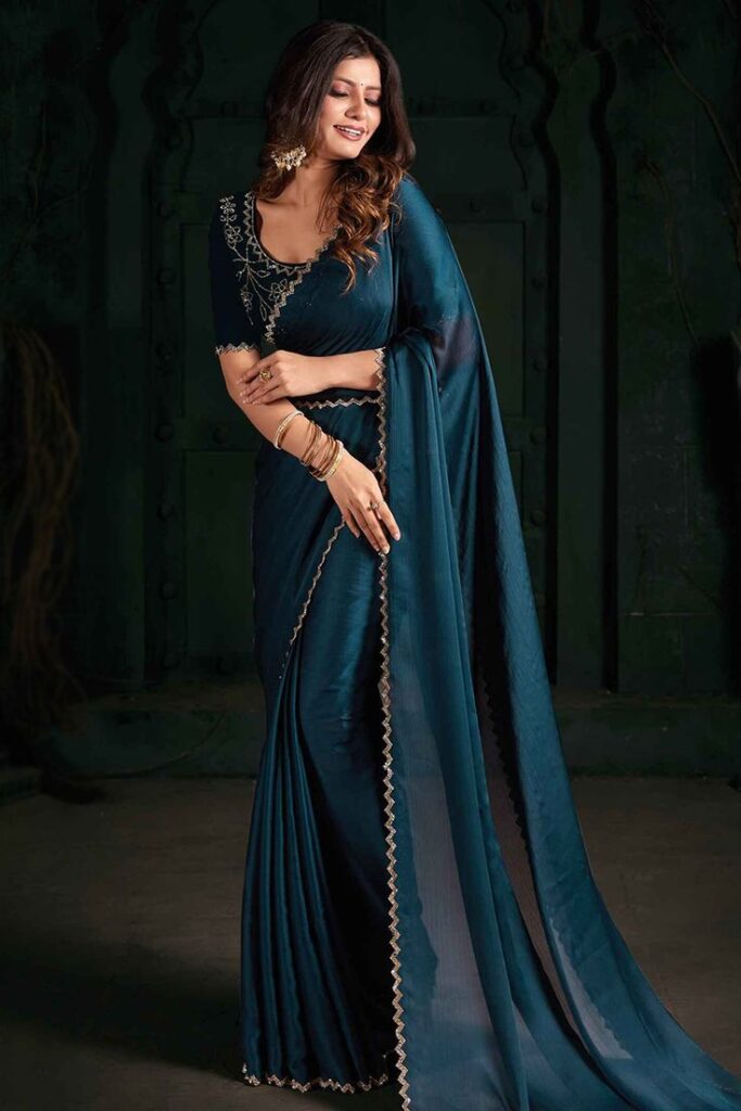 1379413 College Girls Saree
