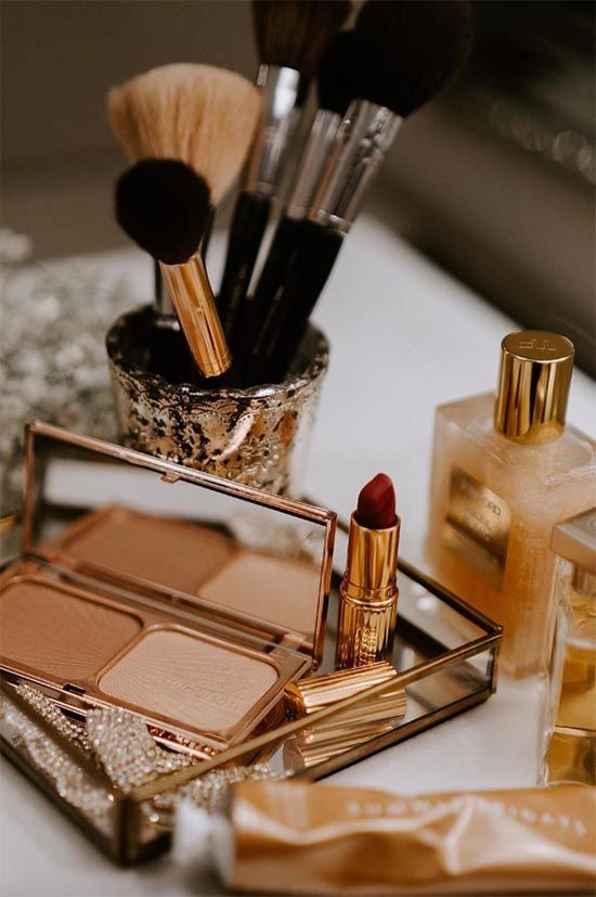 1381161 25 Best Makeup Brush Cleaners
