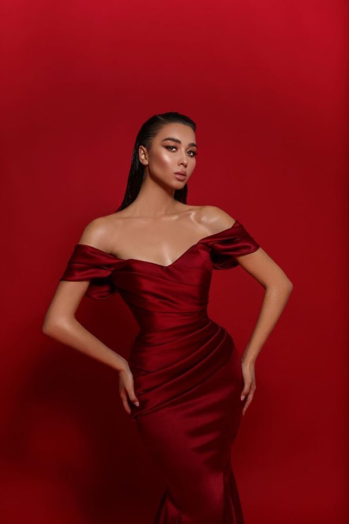 1381343 red dress