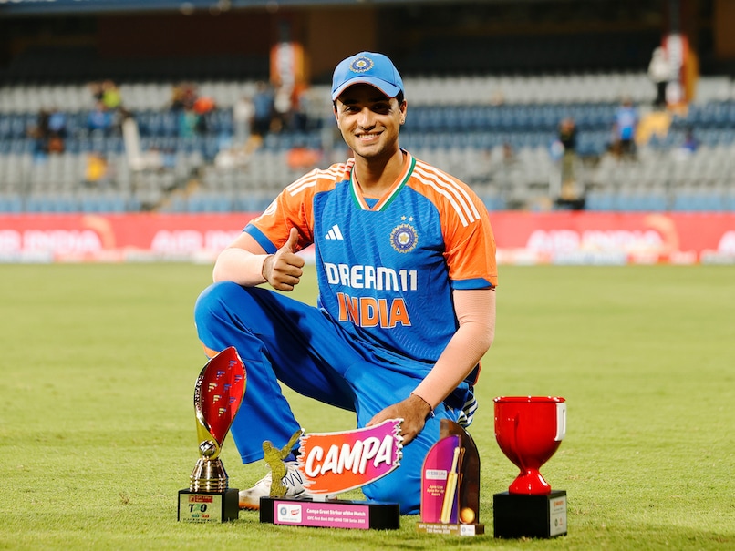 1381351 jj6uc79oabhishek sharma trophy
