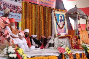 वाराणसी में संत रविदास जयंती पर उनकी जन्मस्थली सीर गोवर्धन में जुटे अनुयायी