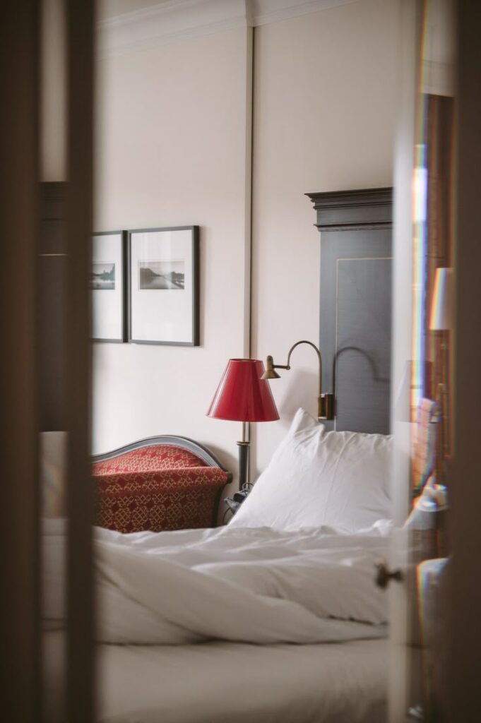 1383123 hotel room