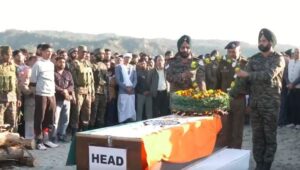 Jammu-Kashmir: IED विस्फोट में शहीद मुकेश सिंह का सैन्य सम्मान के साथ हुआ अंतिम संस्कार