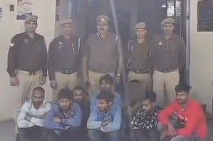 नोएडा पुलिस ने 8 बांग्लादेशी नागरिकों को किया गिरफ्तार, फर्जी दस्तावेज भी बरामद
