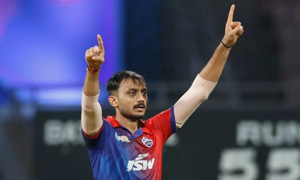 1383681 Axar Patel 63