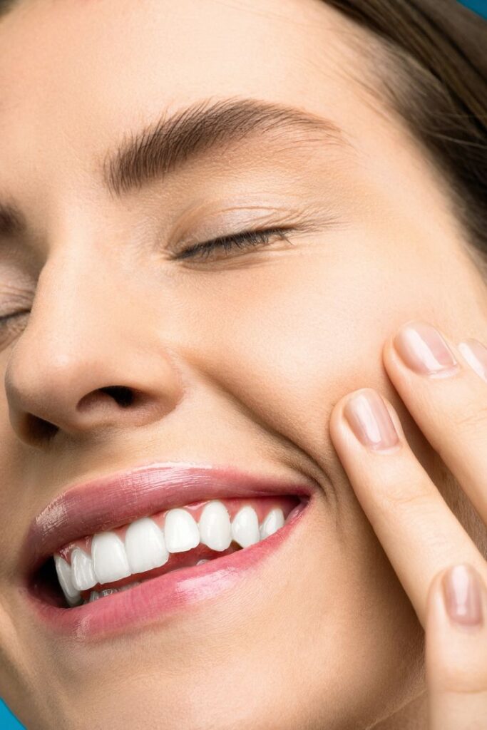 1383843 Teeth Whitening