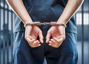 गुजरात: नाबालिग से गैंगरेप मामले में दो को उम्रकैद, तीसरे आरोपी की हिरासत में मौत