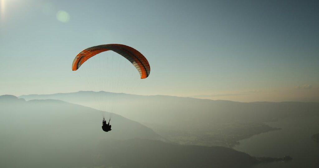 1384933 paragliding
