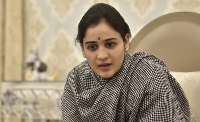 1385173 aparna yadav2d0dd9b8 b446 11e6 a440 4c379adbb6c0