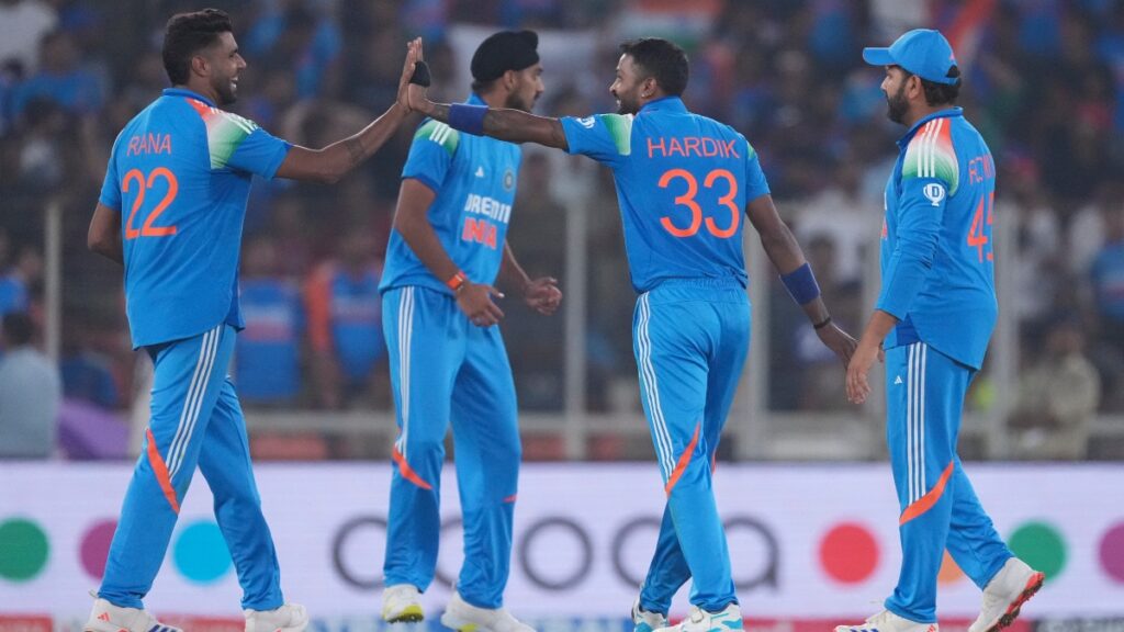 1385515 Indian Team 34