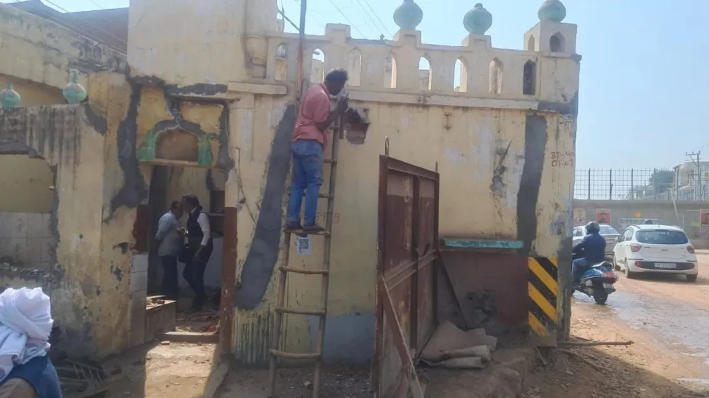 1386149 meerut mosque removal