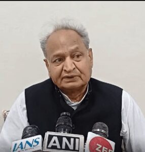 चिरंजीवी योजना से निजी अस्पतालों में नहीं हो रहा इलाज : अशोक गहलोत
