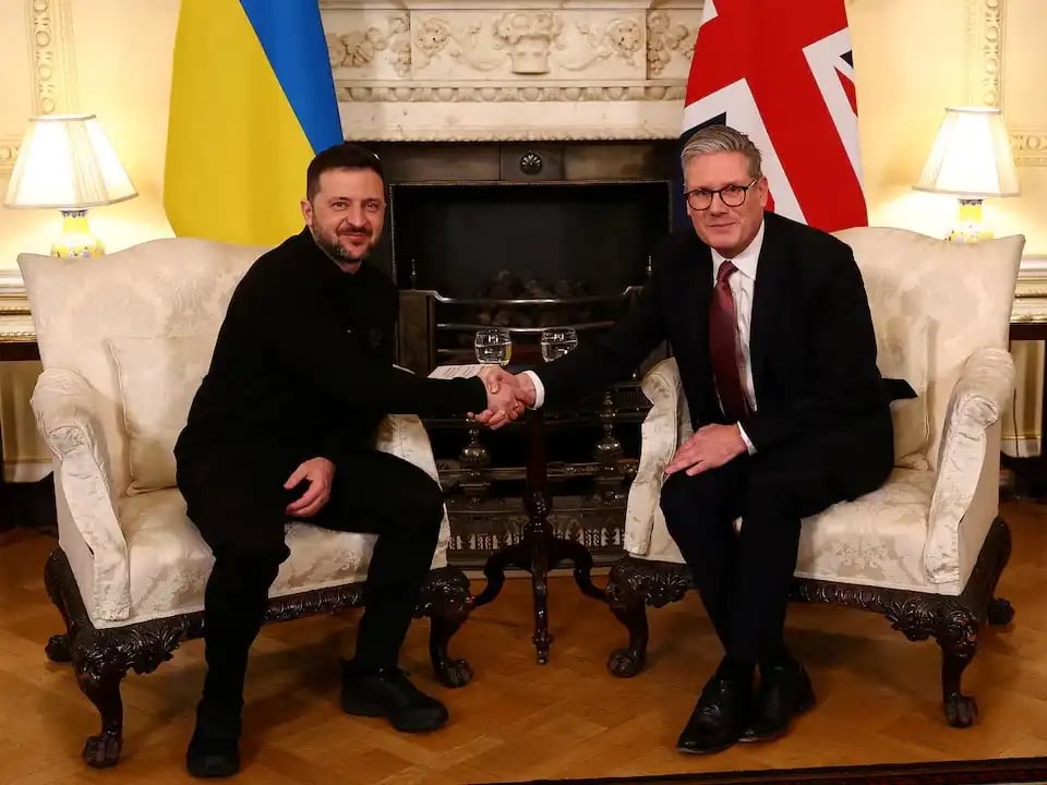 1386669 Volodymyr Zelensky and Keir Starmer