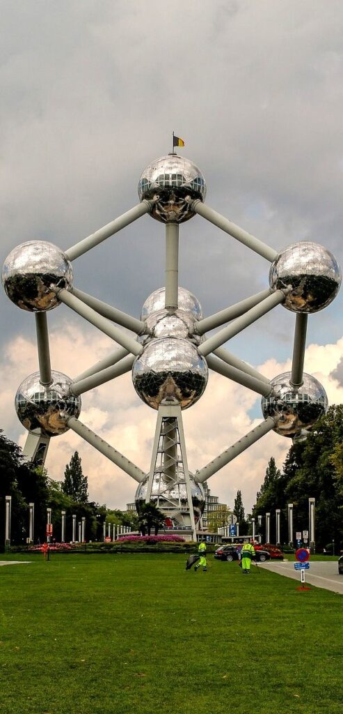 1386702 Strange Buildings