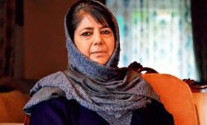 महबूबा मुफ्ती का आरोप, उमर अब्दुल्ला ने किया केंद्र सरकार के सामने आत्मसमर्पण