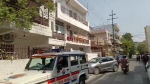 Noida: अवैध संबंधों के शक में पति ने पत्नी की हथौड़ा मारकर हत्या की