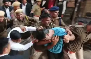 Ajmer Rape-Blackmail Case : कोर्ट में वकीलों का फूटा गुस्सा, आरोपी पर की लात-घूंसों की बरसात