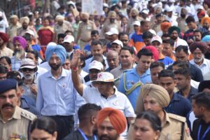 नशे के खिलाफ अमृतसर में राज्यपाल गुलाब चंद कटारिया का पैदल मार्च, युवाओं से की अपील