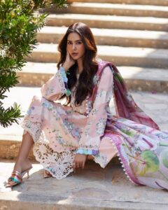 Sonam Bajwa Suit Looks: सोनम बाजवा के ये सूट डिजाइन दिवाली के लिए हैं एकदम परफेक्ट