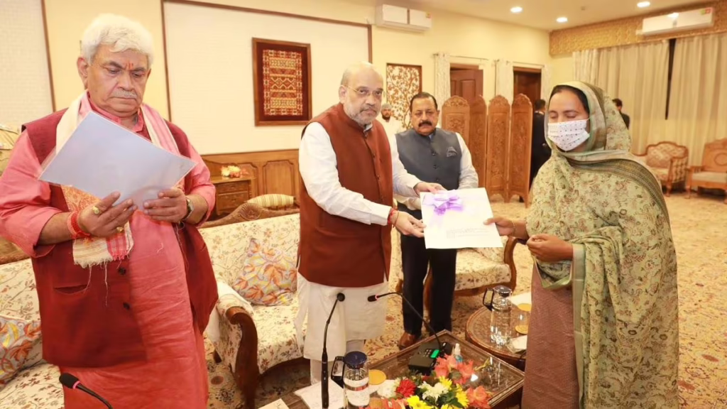 1388653 amitshah sixteennine