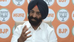 50 गाड़ियों का काफिला लेकर होशियारपुर पहुंचे Kejriwal, मंत्री मनजिंदर सिंह सिरसा ने उठाए सवाल