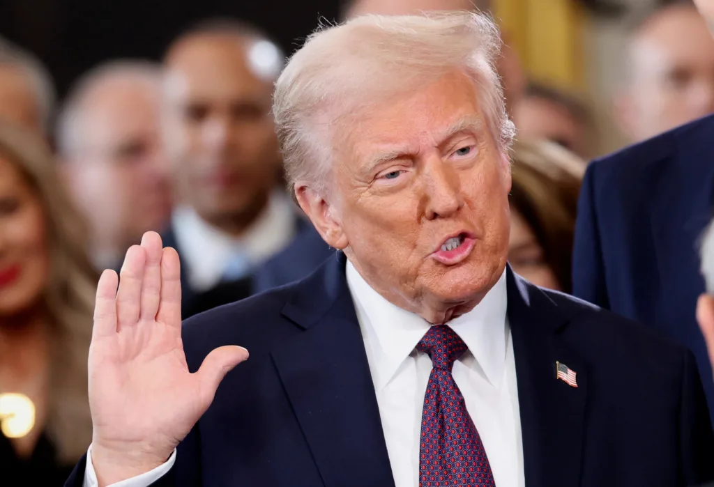 1388768 rd1hasbgdonald trump625x30021January25