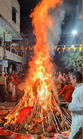 1388917 Holika Dahan