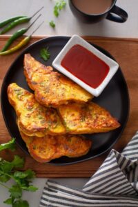 Dishes from Besan: किचन में रखें बेसन से बनाएं ये 8 स्वादिष्ठ पकवान
