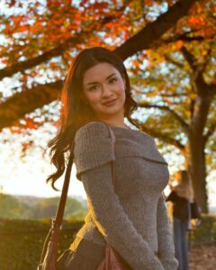 Avneet Kaur Latest Pics: शॉर्ट ड्रेस पहन एक्ट्रेस ने कराया हॉट फोटोशूट, देखें तस्वीरें