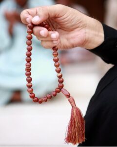 Gayatri Mantra: रोज गायत्री मंत्र का जाप करने से क्या होता है, जानें यहां