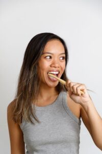 Mouth Care Tips: इन आसान Tips के साथ दांतों की सड़न को भगाएं दूर
