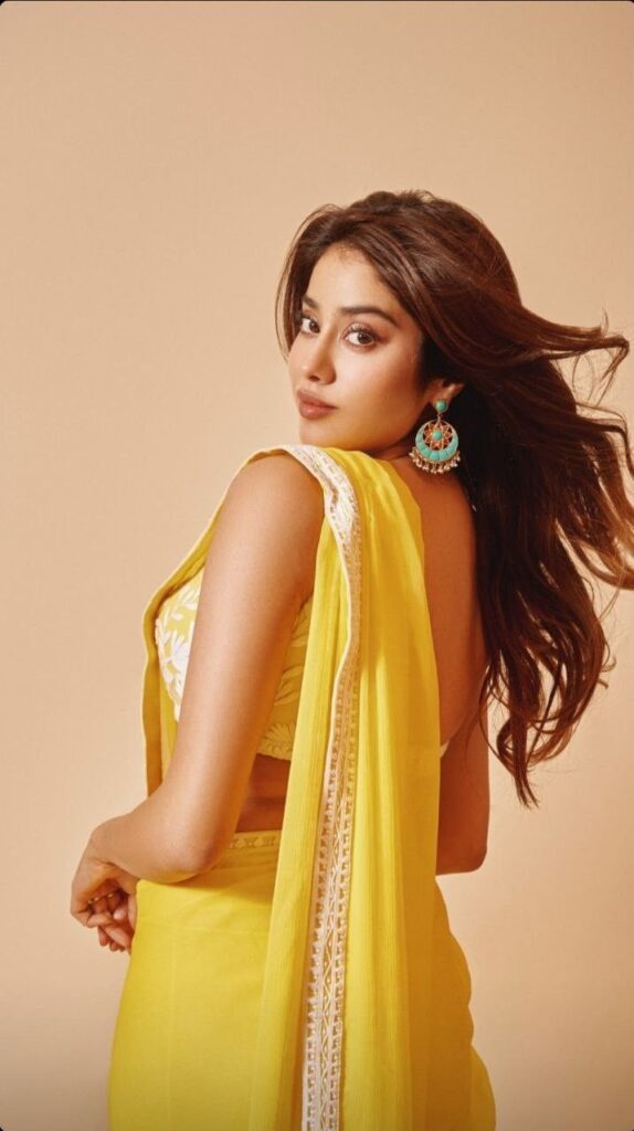 1389873 Janhvi Kapoor Saree 8