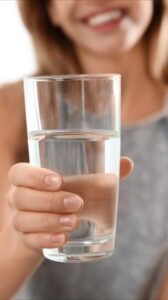 Health Tips: एक गिलास गर्म पानी से करें अपने दिन की शुरुआत