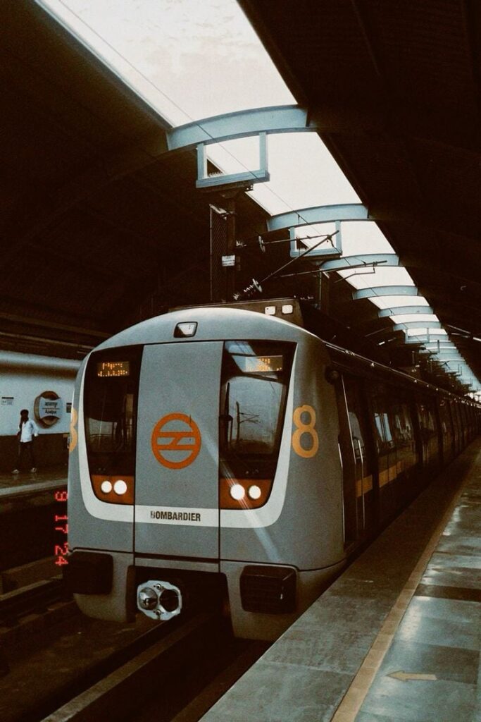1390126 Delhi Metro