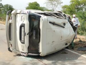 Rajasthan: Bharatpur में अनियंत्रित Scorpio खाई में पलटी, तीन की मौत, पांच घायल