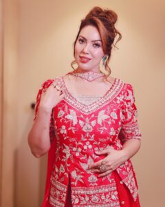 खूबसूरत दिखने के लिए पहनें ‘बबिता जी’ के ये Outfits
