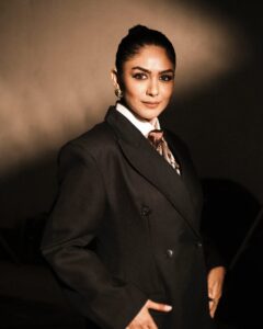 Mrunal Thakur Latest Pics: एक्ट्रेस ने बॉसी लुक में लगाया ग्लैमर का तड़का, देखें तस्वीरें