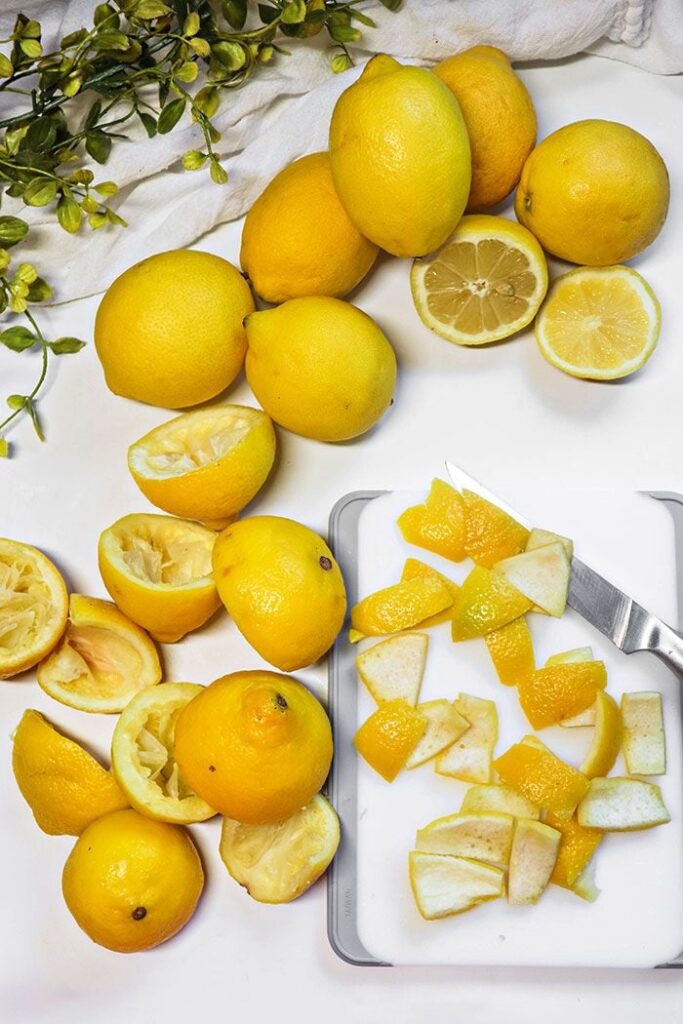 1390705 Lemon peels